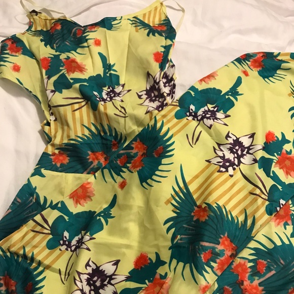 **last one** floral jumpsuit - Picture 6 of 7